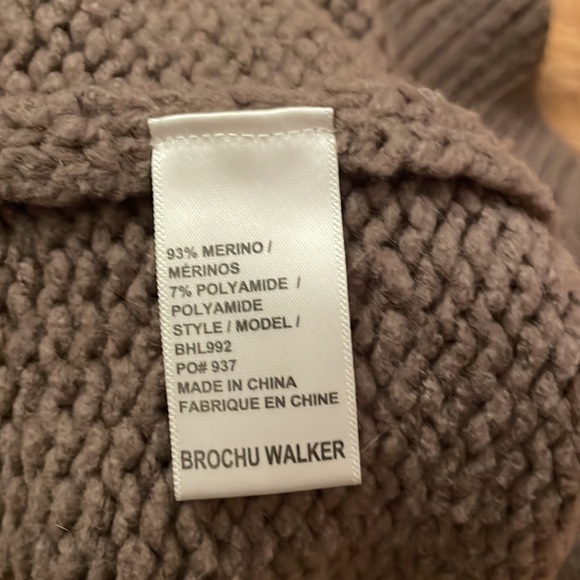 Brochu Walker knit pullover sweater. Medium in cement gray! Good condition. - Picture 6 of 6